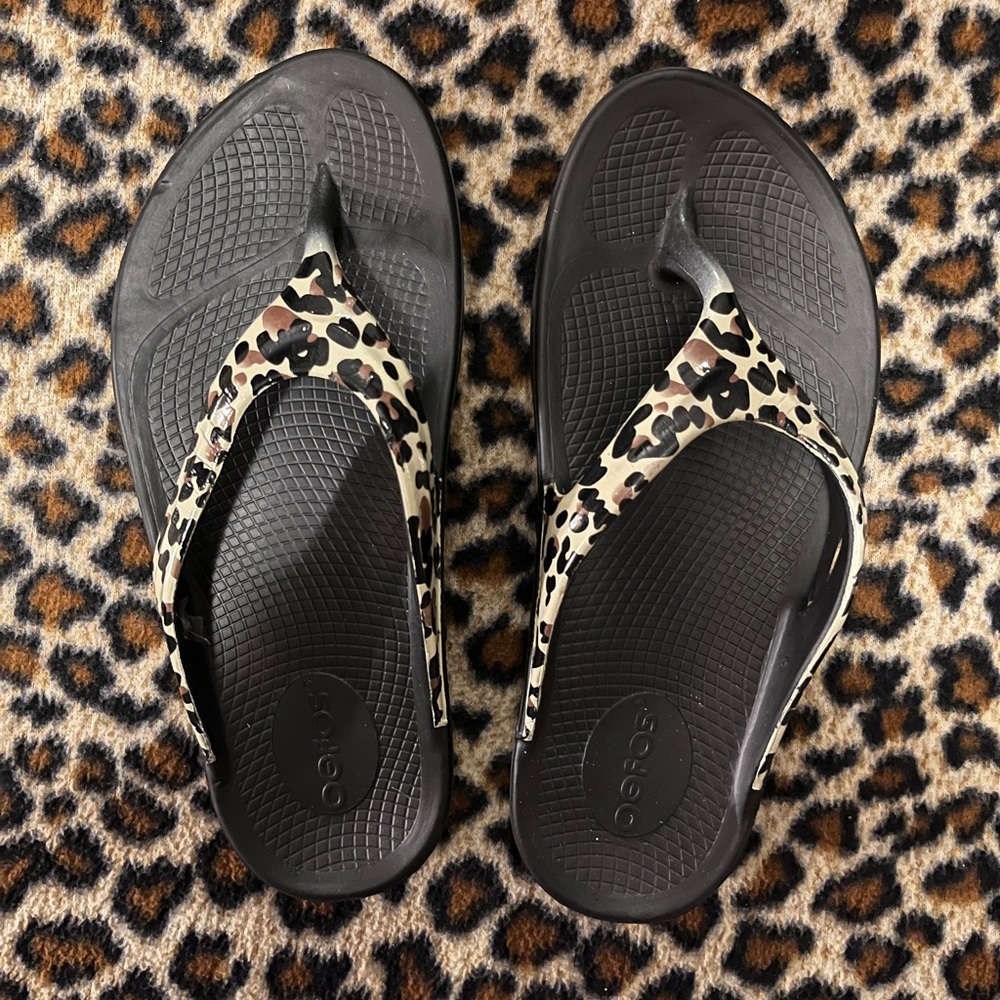 OOFOS Women’s Size 6